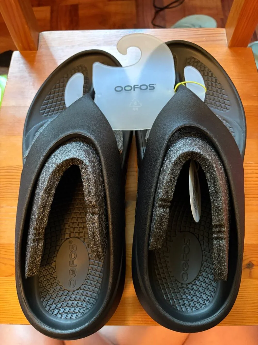 OOFOS Plus Recovery Sandal M12W14- Black